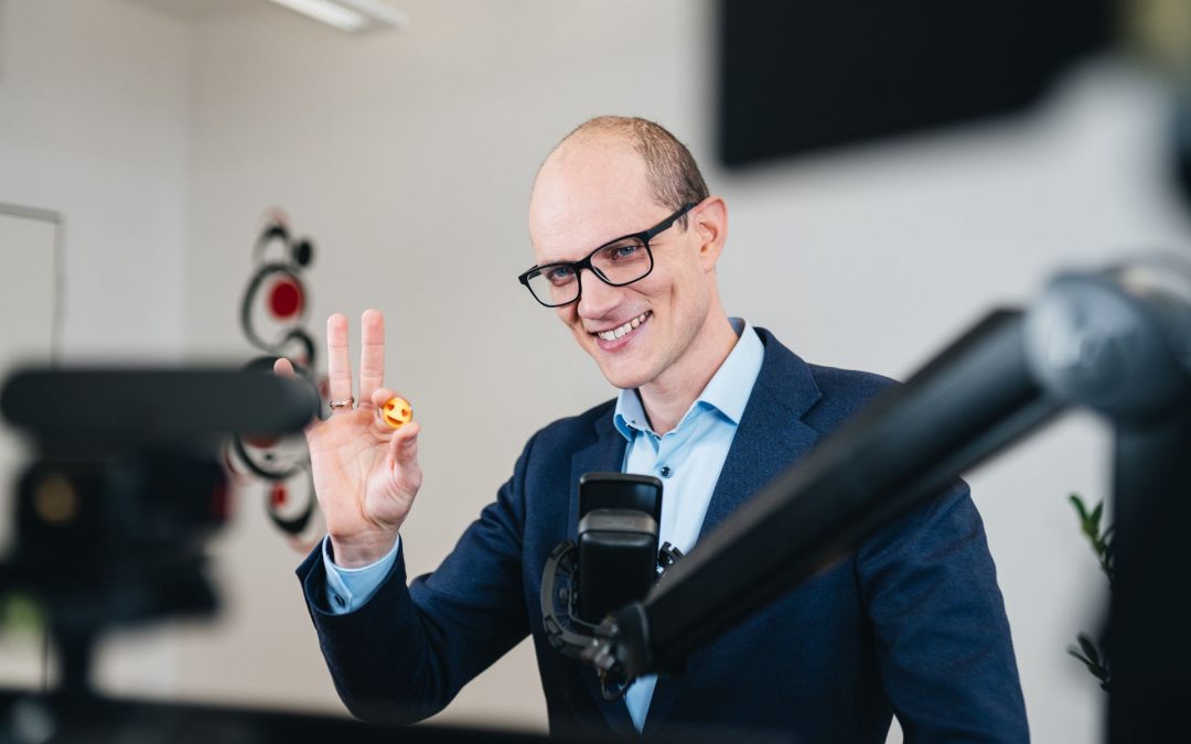 Souverän präsentieren: Wie Sie Lampenfieber in Überzeugungskraft verwandeln und Ihr Publikum begeistern